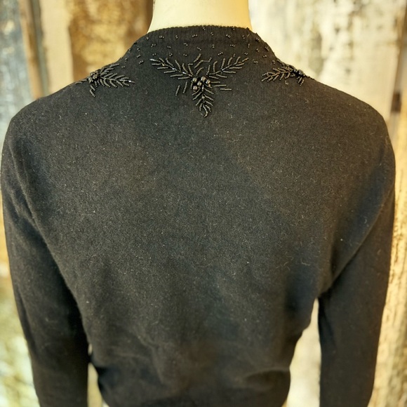 Vintage cashmere beaded cardigan from 1950s. Excellent vintage condition! - Picture 7 of 8
